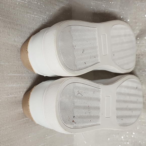White Low Profile Sneakers (Sz 7) - Picture 6 of 6